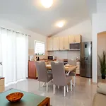 Enzzo Apartment *